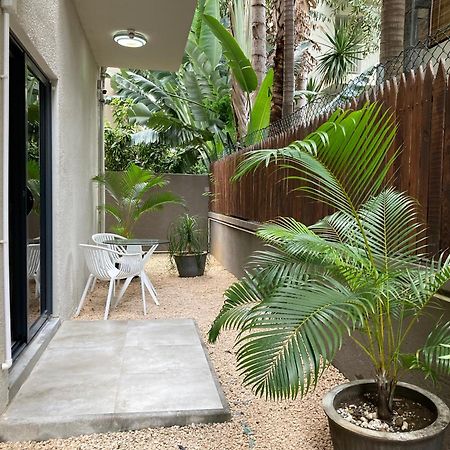 Newly Renovated Studio Apartment With Rooftop Pool, Few Steps To The Beach Flic-en-Flacq Buitenkant foto