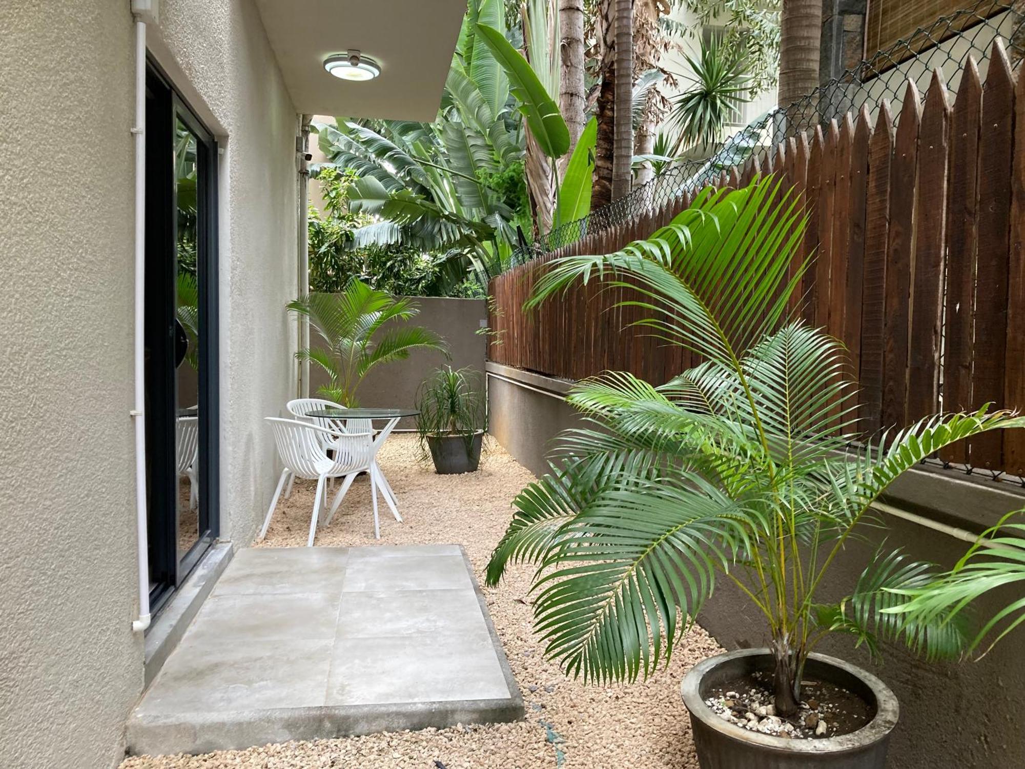 Newly Renovated Studio Apartment With Rooftop Pool, Few Steps To The Beach Flic-en-Flacq Buitenkant foto